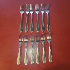 12 Venu Stainless Steel Forks Silverware Dinnerware